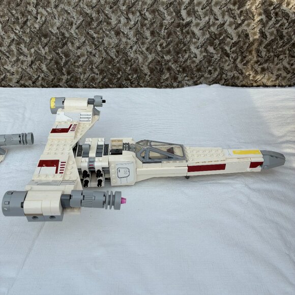 LEGO Star Wars: Luke Skywalker’s X-Wing Fighter 75301 Incomplete With Mini Figs - Picture 3 of 9